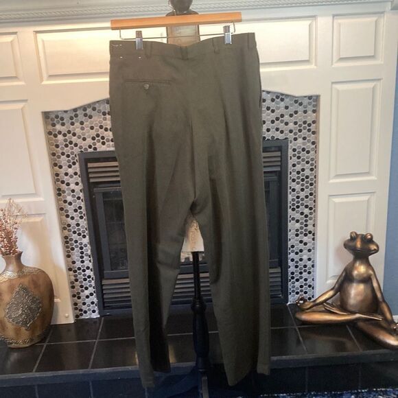Expressions Worldwide green dress pants, size 32 X 32, good used condition - Picture 1 of 8